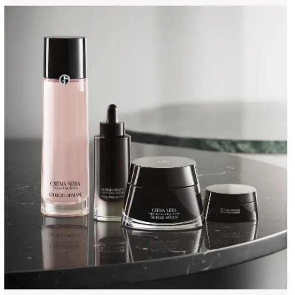 Giorgio Armani Crema Nera Light Reviving Eye Cream, Wrinkle, Puffiness - Mini 5g - Picture 9 of 12